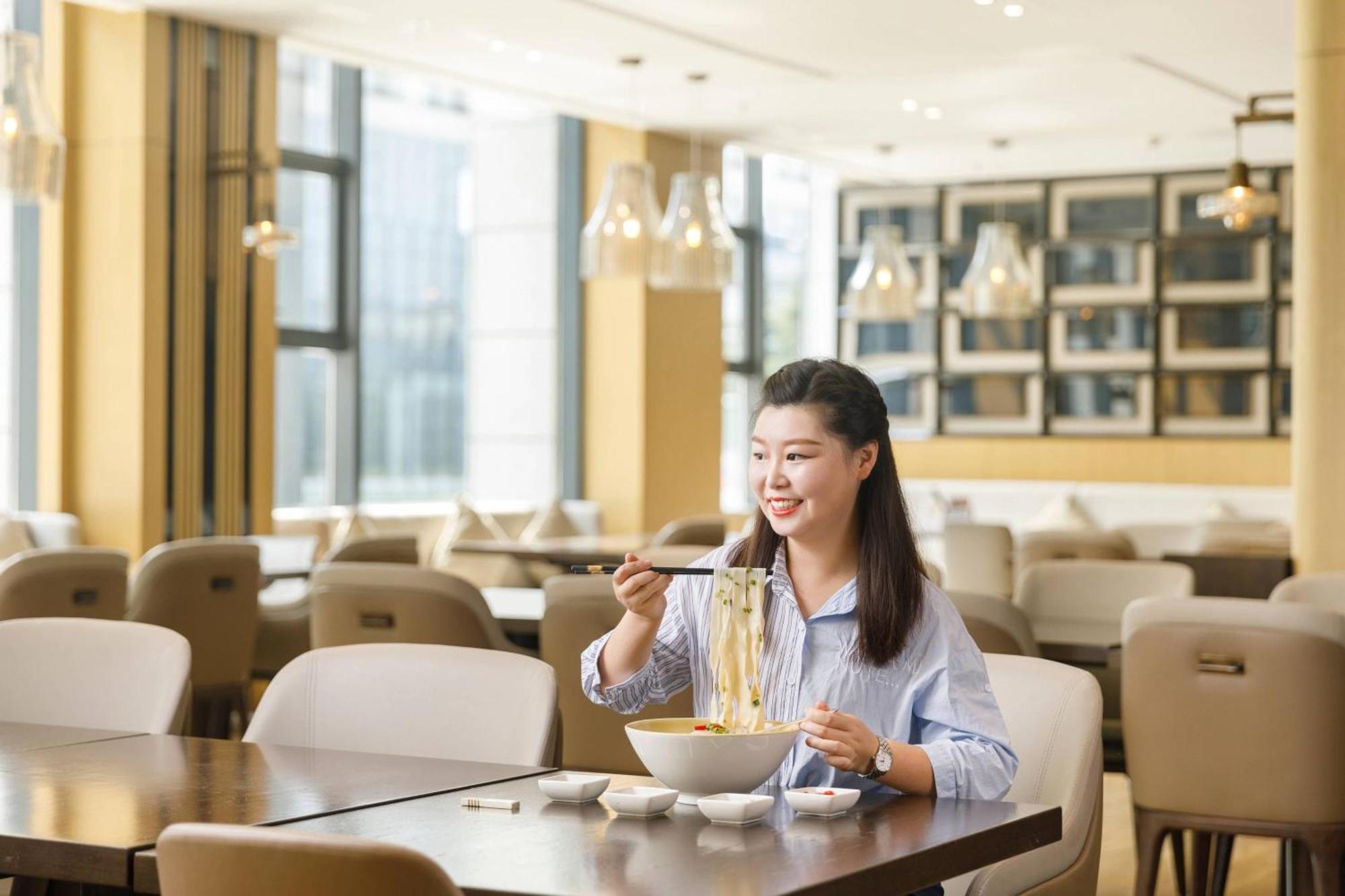 Hotel Courtyard By Marriott Zhengzhou Airport Esterno foto